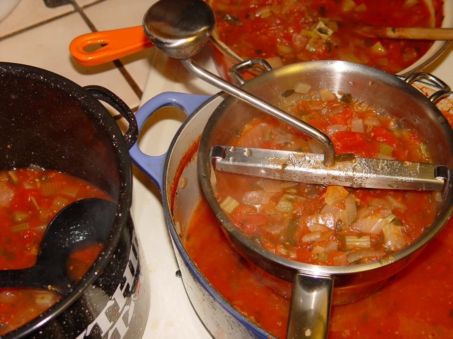 tn_2012 Recipe Tomato Soup 019.jpg (900x675; 110110 bytes)